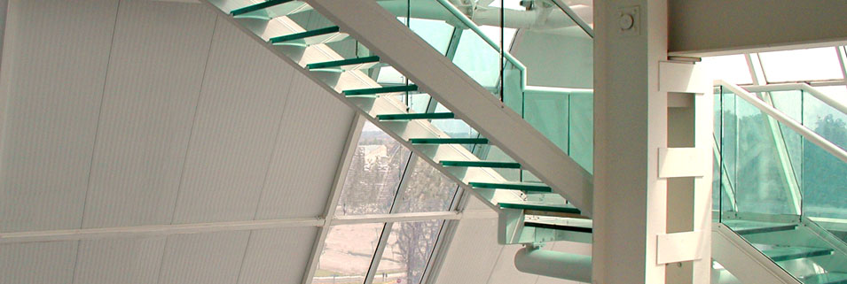 Costruzioni Novello ha realizzato una serie di scale in acciaio e vetro nella piramide in acciaio di un grande centro commerciale a Udine. Anche l'intera piramide  opera di Costruzioni Novello Lidio e Marco Snc